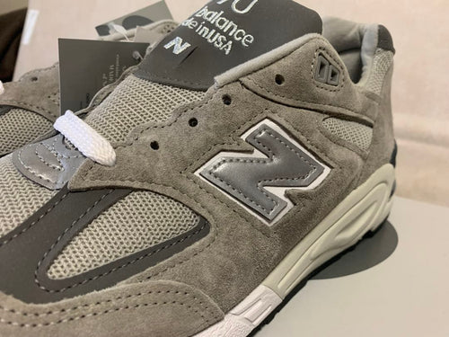 New Balance Sneakers M990V2