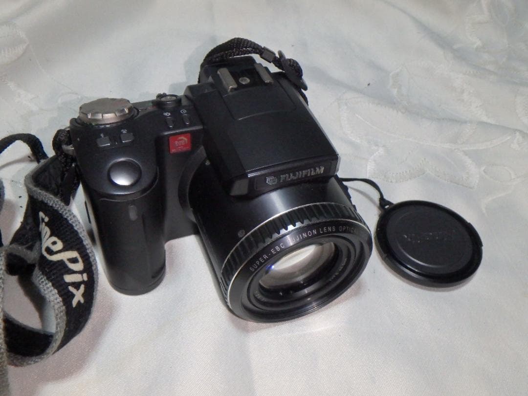 Fujifilm Compact Digital Camera 6900Z Finepix