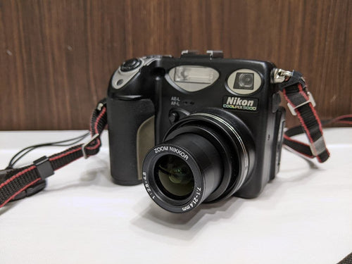 Nikon Digital Slr [290]Nikon Coolpix 5000