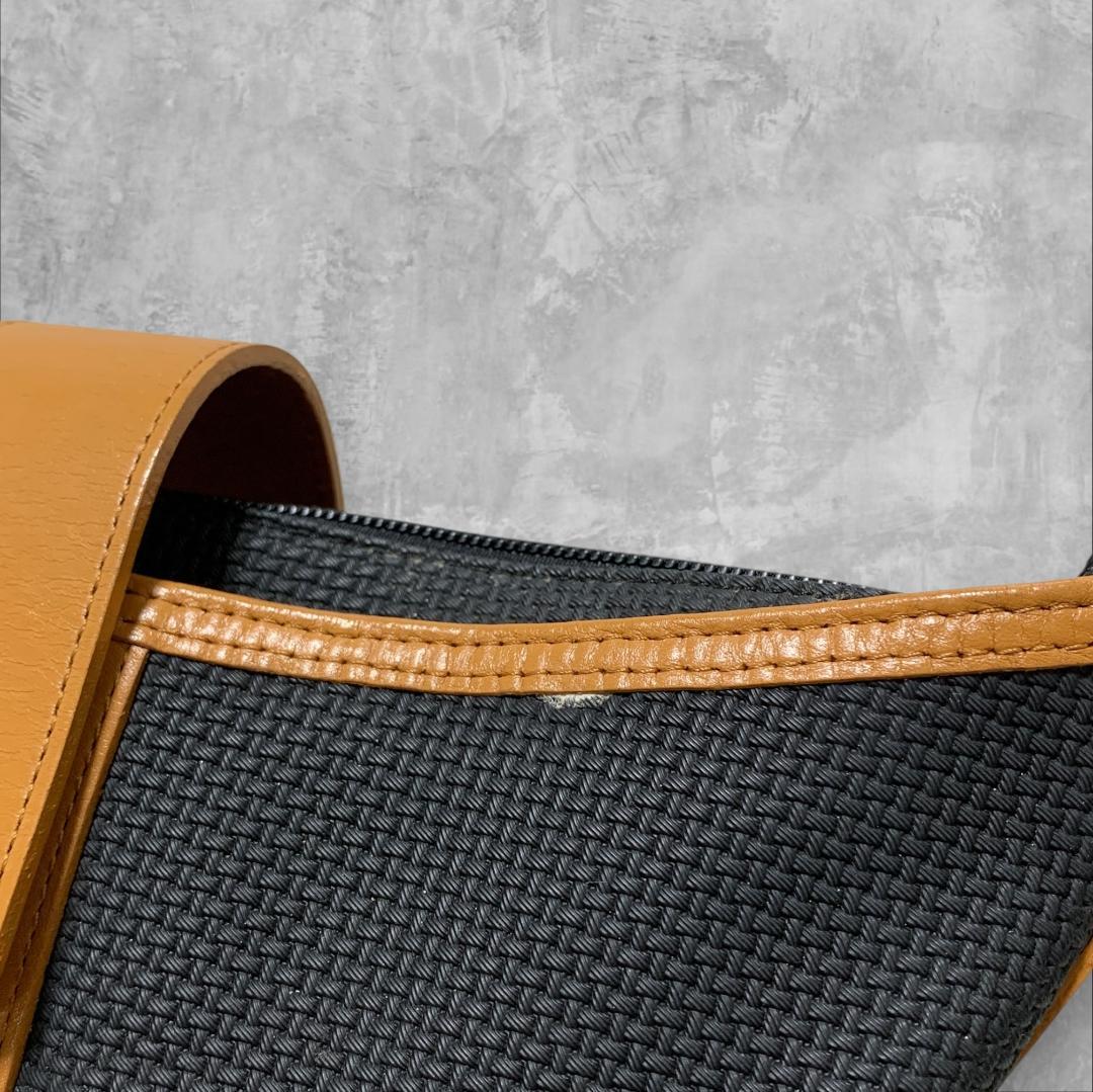 Yves Saint Laurent Shoulder Bags