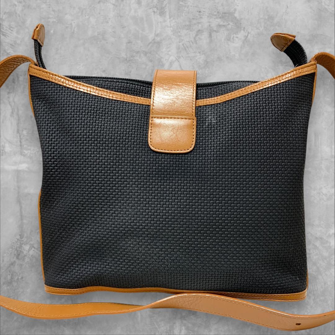 Yves Saint Laurent Shoulder Bags