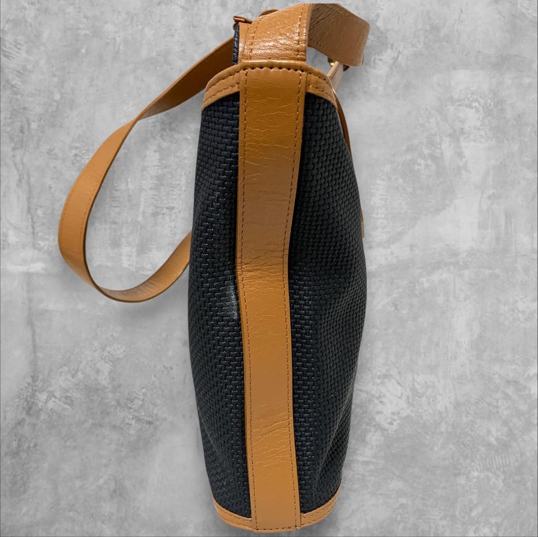 Yves Saint Laurent Shoulder Bags