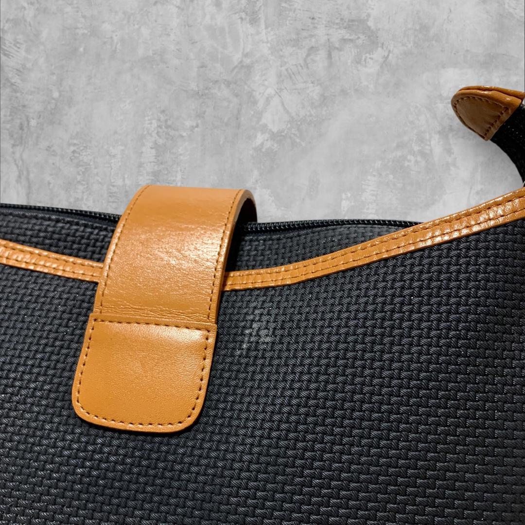 Yves Saint Laurent Shoulder Bags