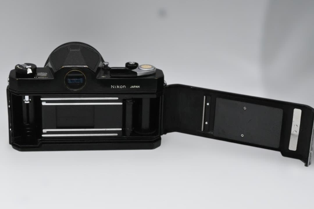 Nikon Slr Camera (Film) Nikomat Ftn Nikkor-Qc