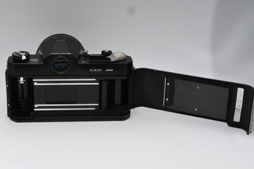 Nikon Slr Camera (Film) Nikomat Ftn Nikkor-Qc