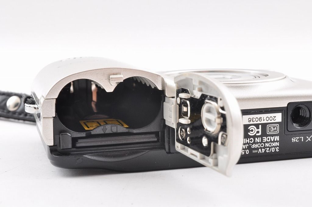 Nikon Compact Digital Camera 2 Coolpix L28 20.1Mp 5X Zoom