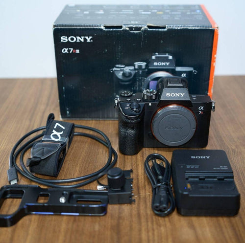 Sony Mirrorless Interchangeable Lips A7 R Iii