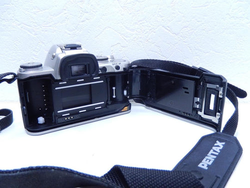 Pentax Slr Camera (Film) Mz-5 1:4 28-70Mm