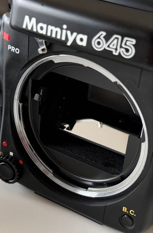 Mamiya Large -Size Medium Format Camera (Film) 645