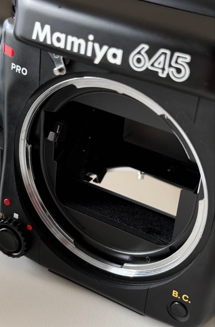 Mamiya Large -Size Medium Format Camera (Film) 645