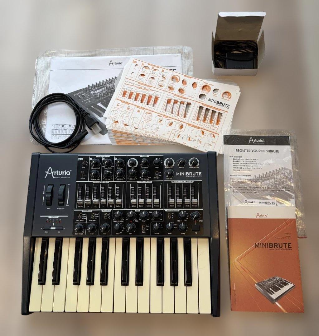Analog Synthesizer Arturia Minibrute