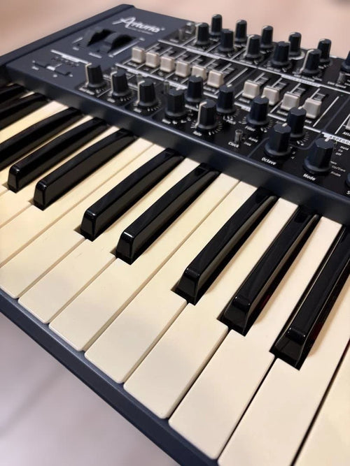 Analog Synthesizer Arturia Minibrute