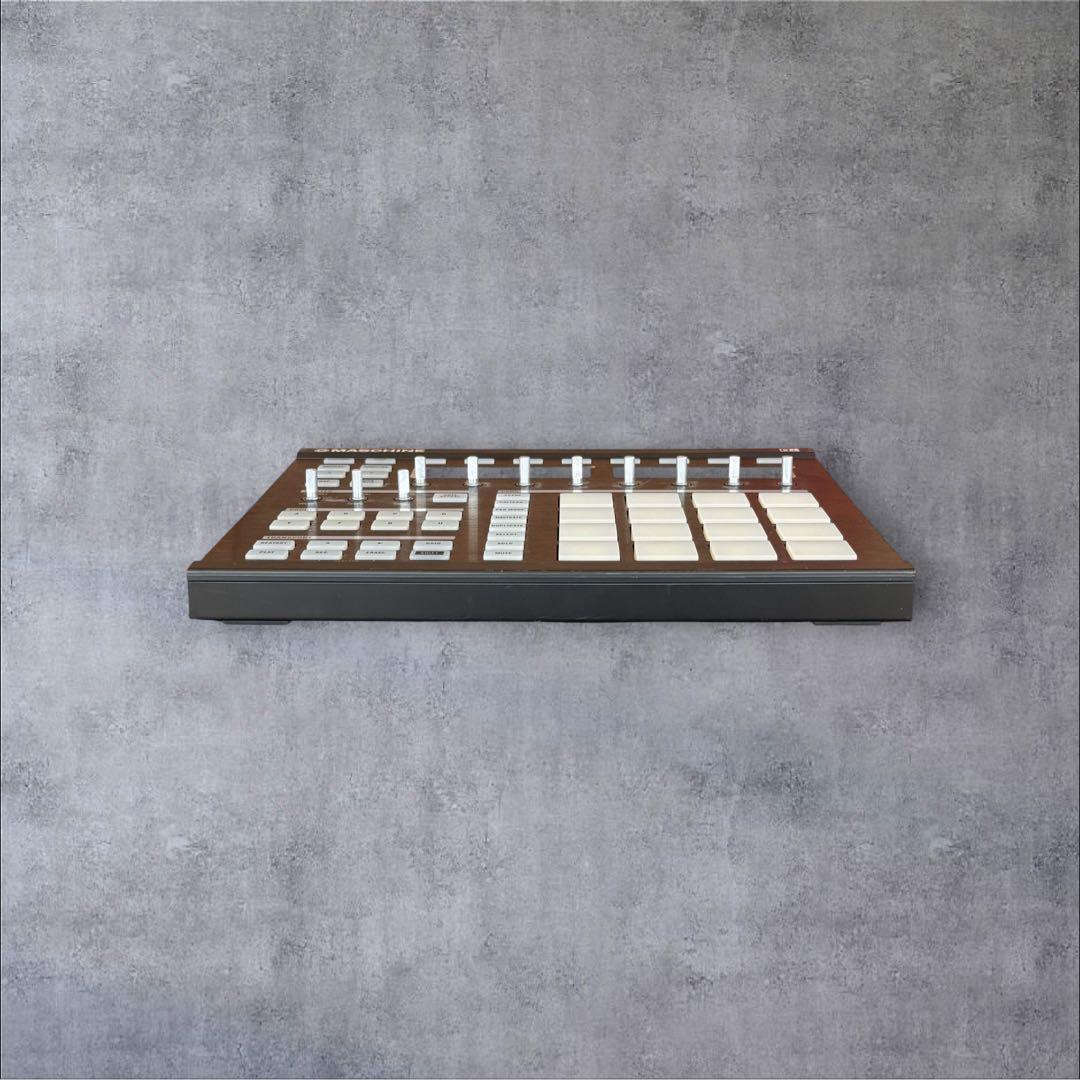 Hardware Instruments Native Maschine Mk1
