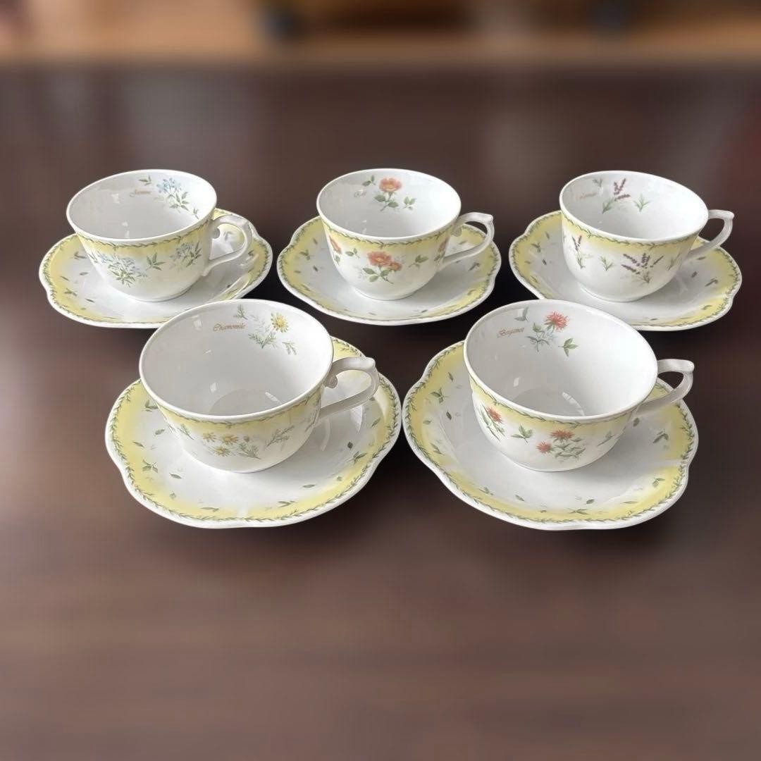 Narumi Tea Cups Saucers 5