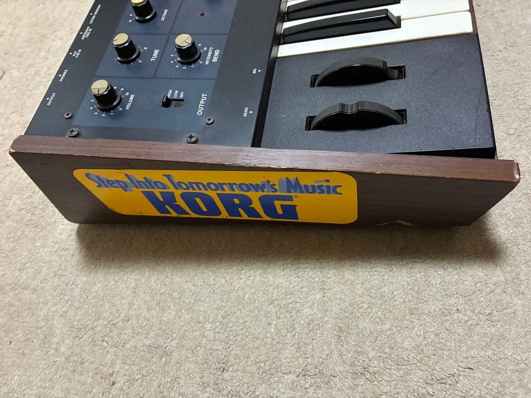 Analog Synthesizer Korg Polysix