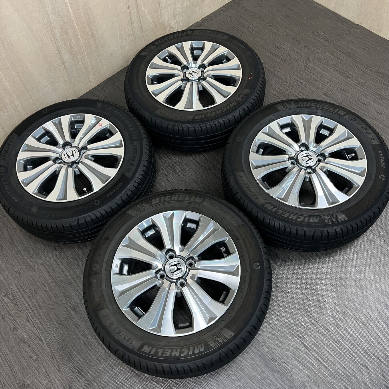 Honda 15 Inches Michelin 185/65R15 #26S40426