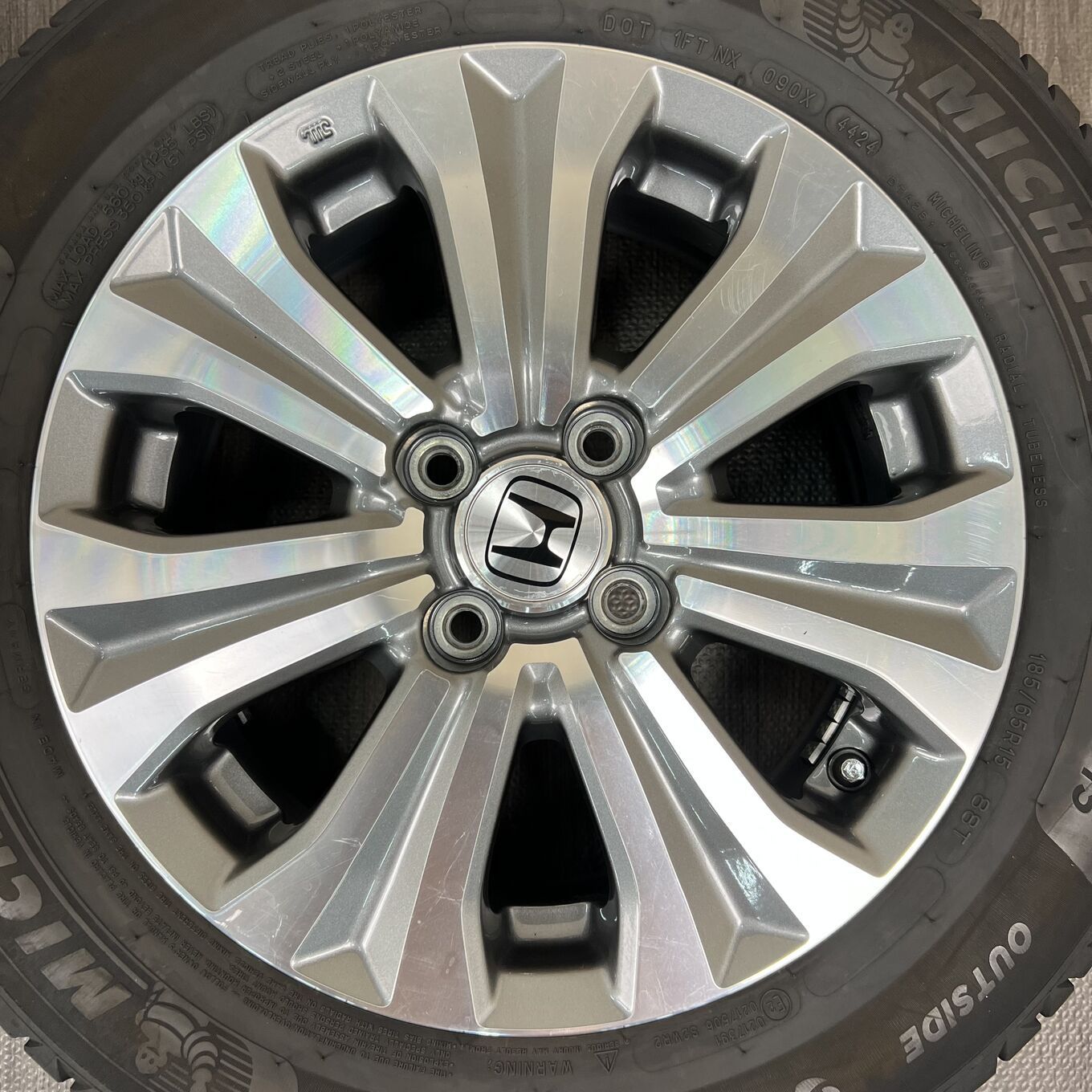 Honda 15 Inches Michelin 185/65R15 #26S40426