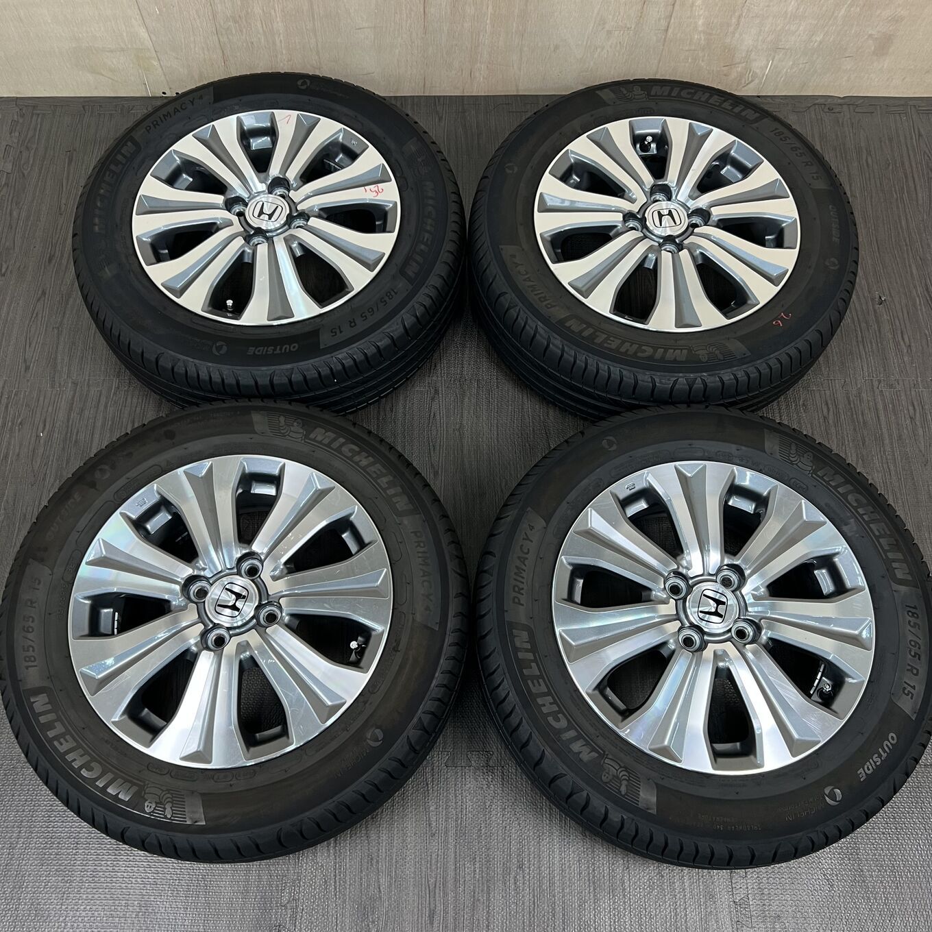 Honda 15 Inches Michelin 185/65R15 #26S40426
