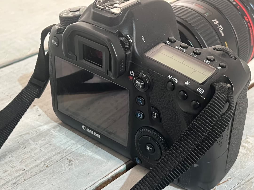 Canon Digital Slr Eos6D Ef28-70+Ef50+Grip
