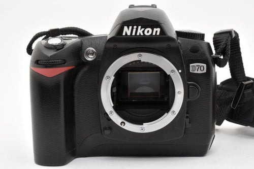 Digital Slrs 7,990 Nikon D70 #22662