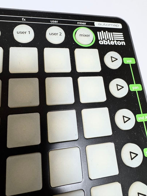Midi Keyboards Pads Novation Launchpad Mk1