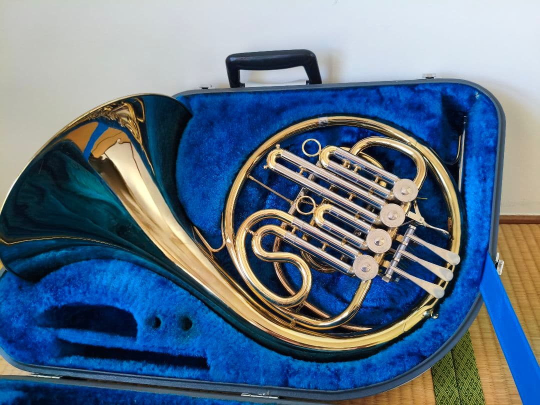 French Horns B Yhr-321