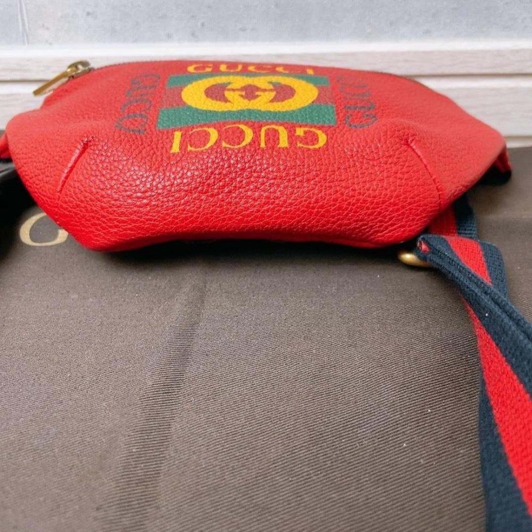 Sacs à bandoulière Gucci Pochettes de taille 527792