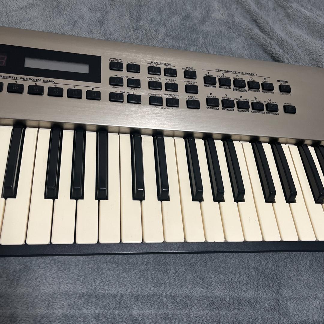 Roland Keyboards Digital Pianos Rs-5 64 Voice Synthesizer