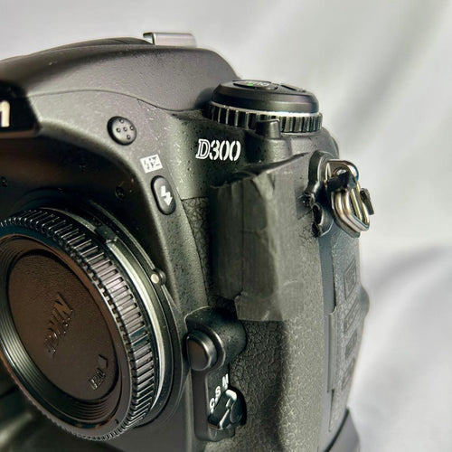 Nikon Digital Slrs D300 Mb-D10 28,834