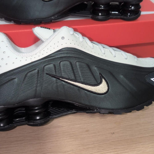 Nike Sneakers 27.0 Shox R4