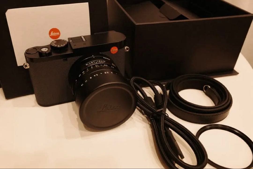 Leica Compact Digital Cameras Q3 43