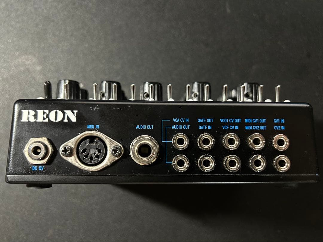 Analog Synthesizer Reon Drift Box R_Midi