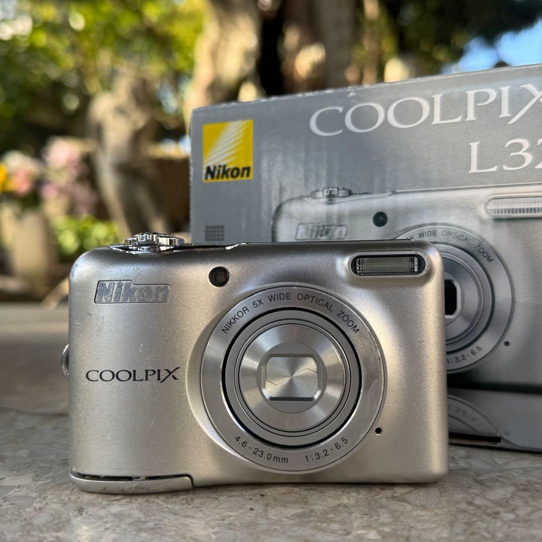 Nikon Compact Digital Camera Coolpix L32 Silver