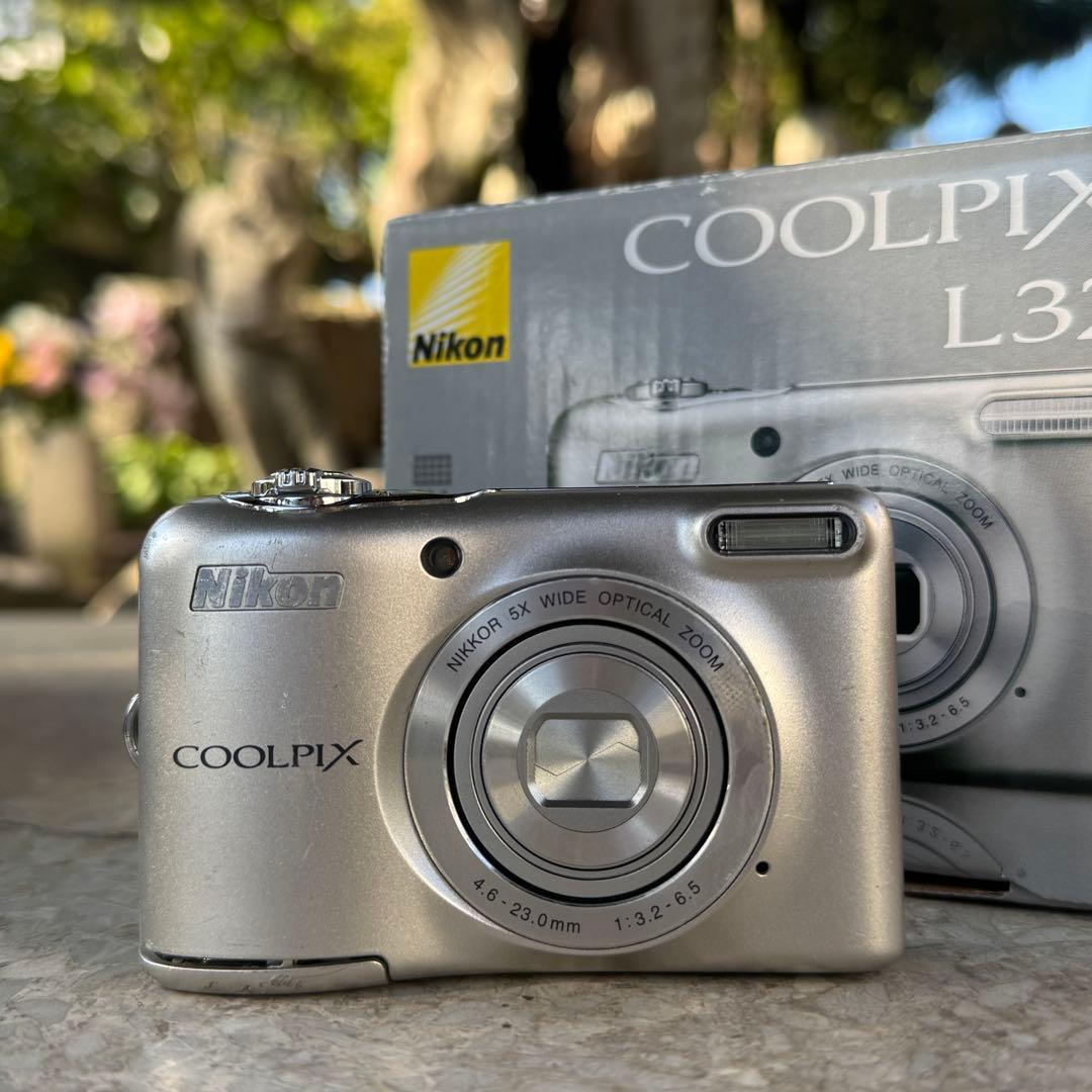 Nikon Compact Digital Camera Coolpix L32 Silver