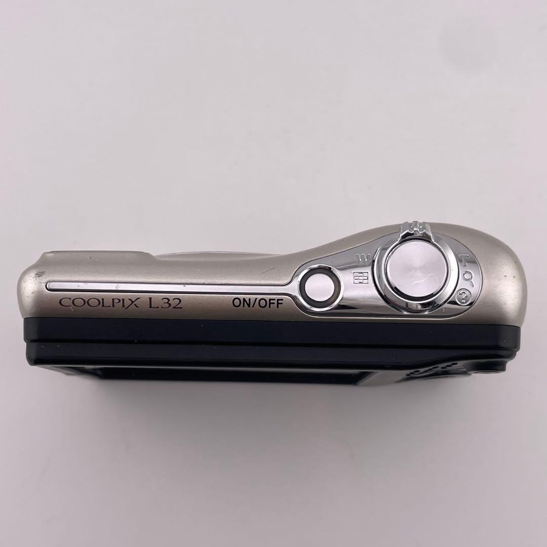 Nikon Compact Digital Camera Coolpix L32 Silver