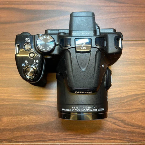 Nikon Compact Digital Camera Coolpix P520 2731