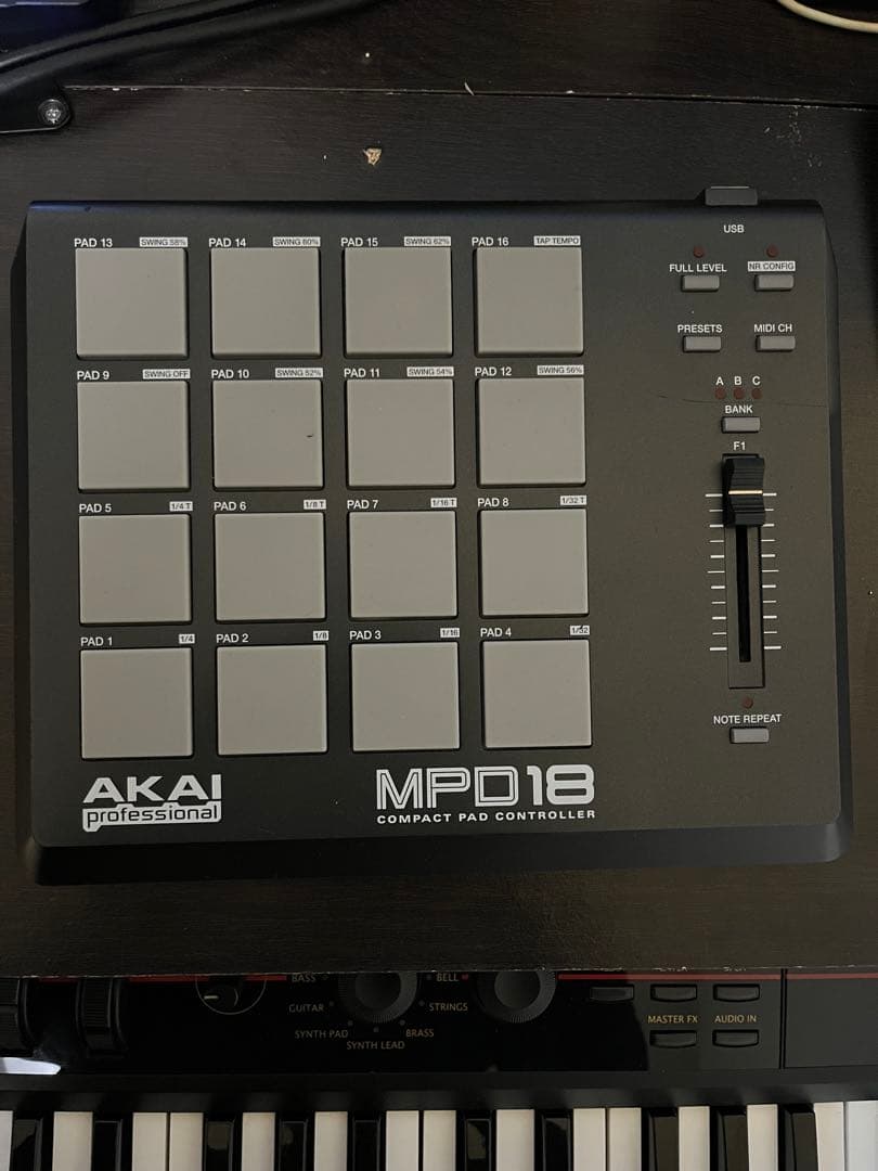Expansion Pads, Samplers Effects Units Akai Mpd18