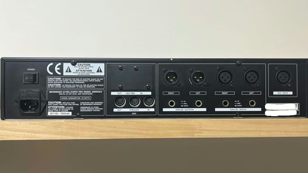 Behringer Equalizer Dsp8024