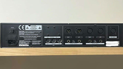 Behringer Equalizer Dsp8024