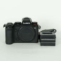 Panasonic Mirrorless Interchangeable Lips Lumix Dc-S5 Leica L