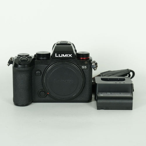 Panasonic Mirrorless Interchangeable Lips Lumix Dc-S5 Leica L
