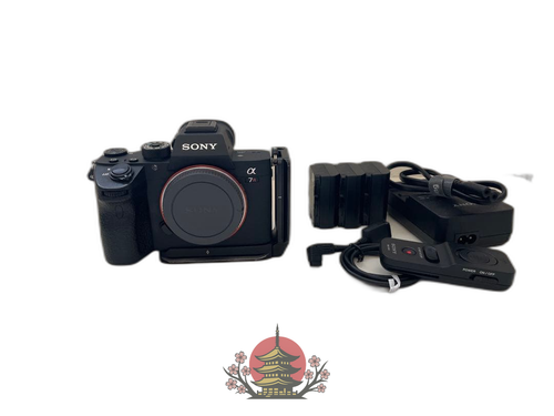 Sony Mirrorless Interchangeable Lips A7Riii 3
