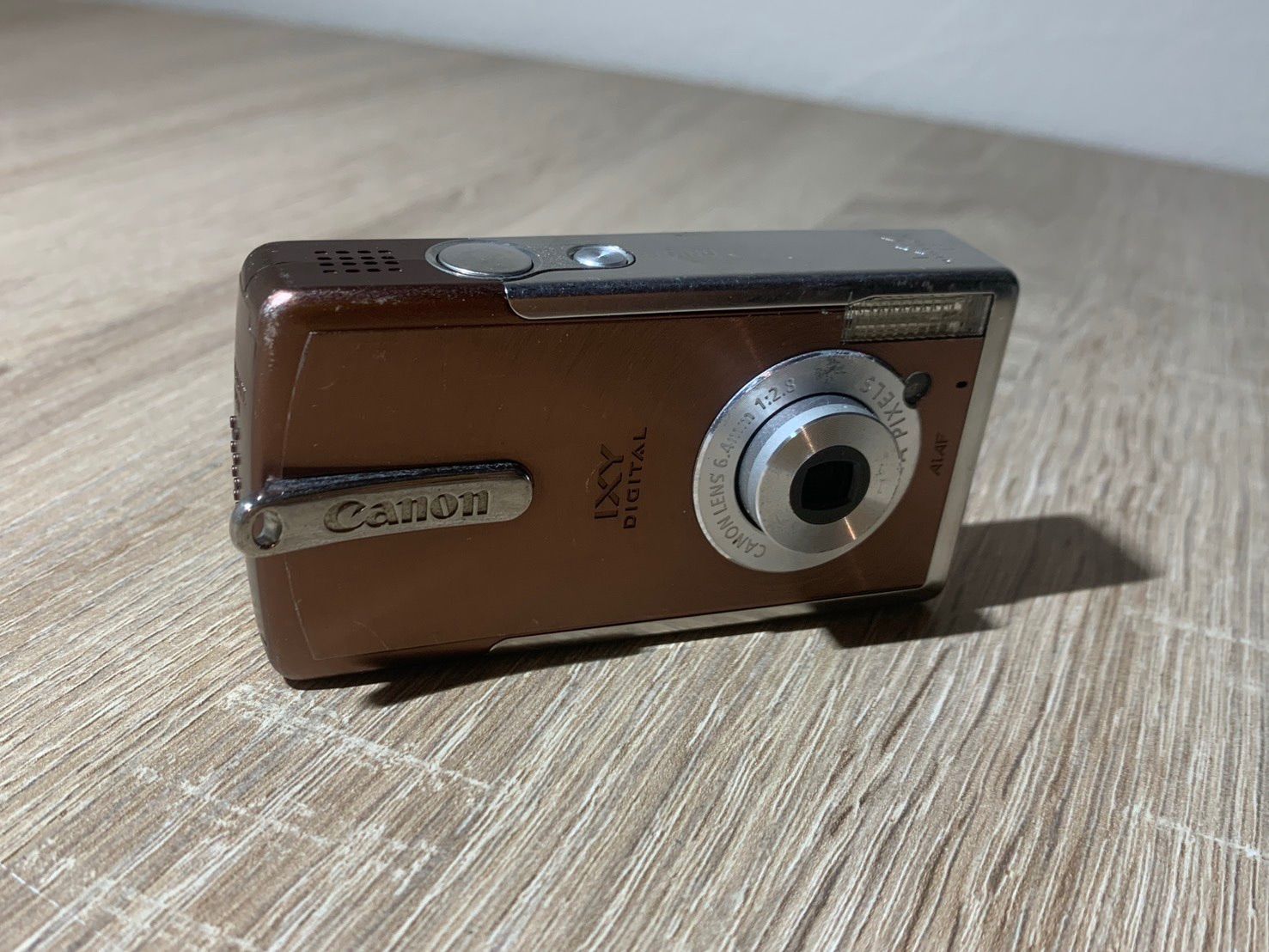 Compact Digital Camera 9547 Canon Ixy L1