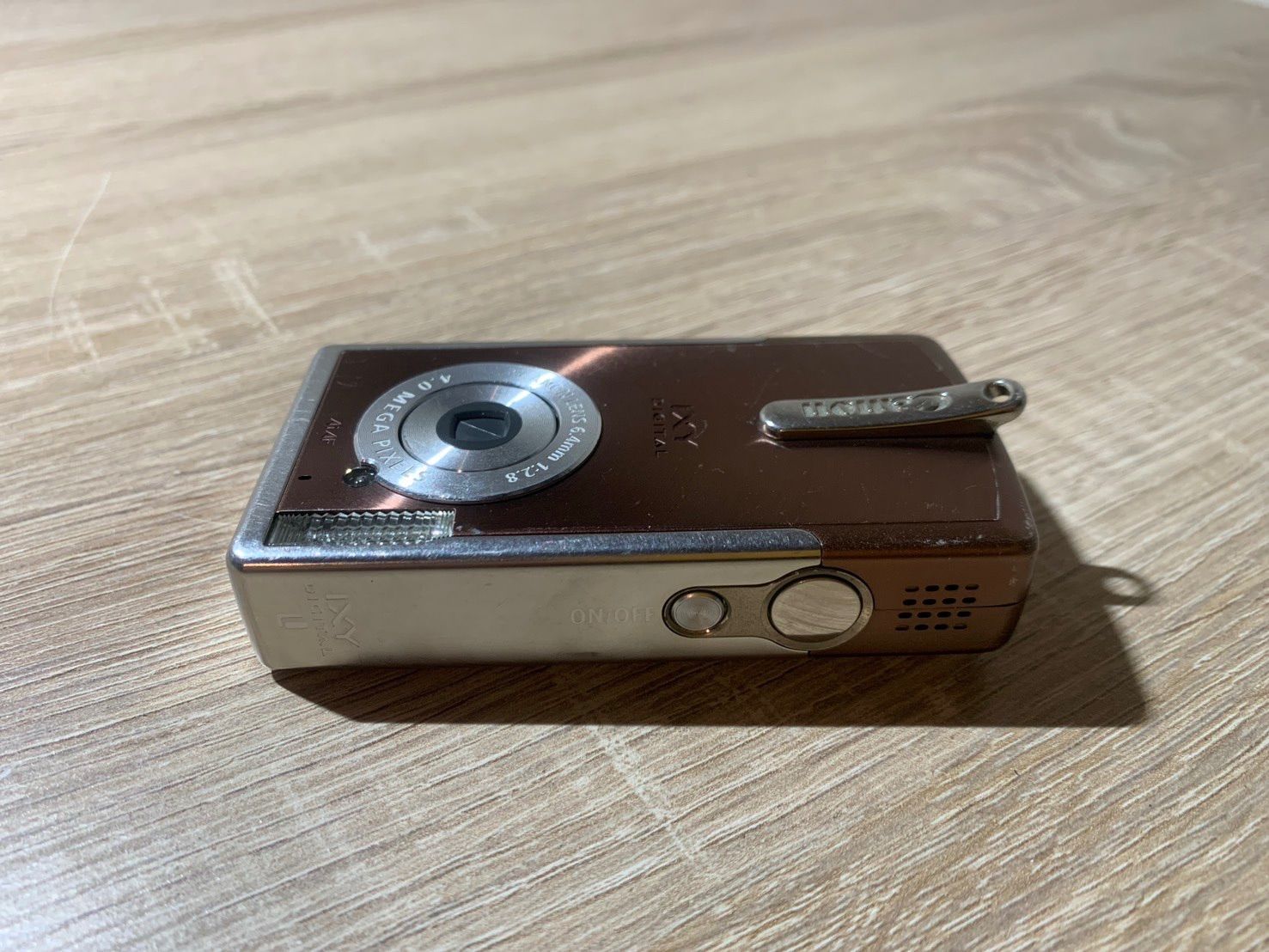 Compact Digital Camera 9547 Canon Ixy L1