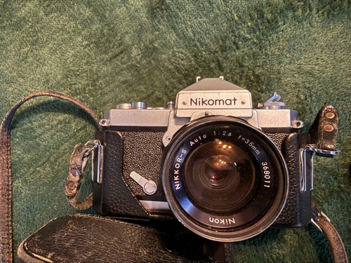 Nikon Slr Camera (Film) Nikkormat Nikkor F/2.8