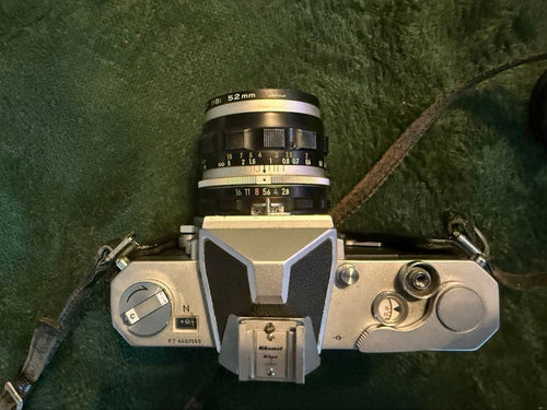 Nikon Slr Camera (Film) Nikkormat Nikkor F/2.8