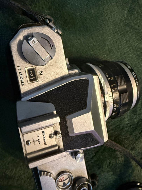 Nikon Slr Camera (Film) Nikkormat Nikkor F/2.8