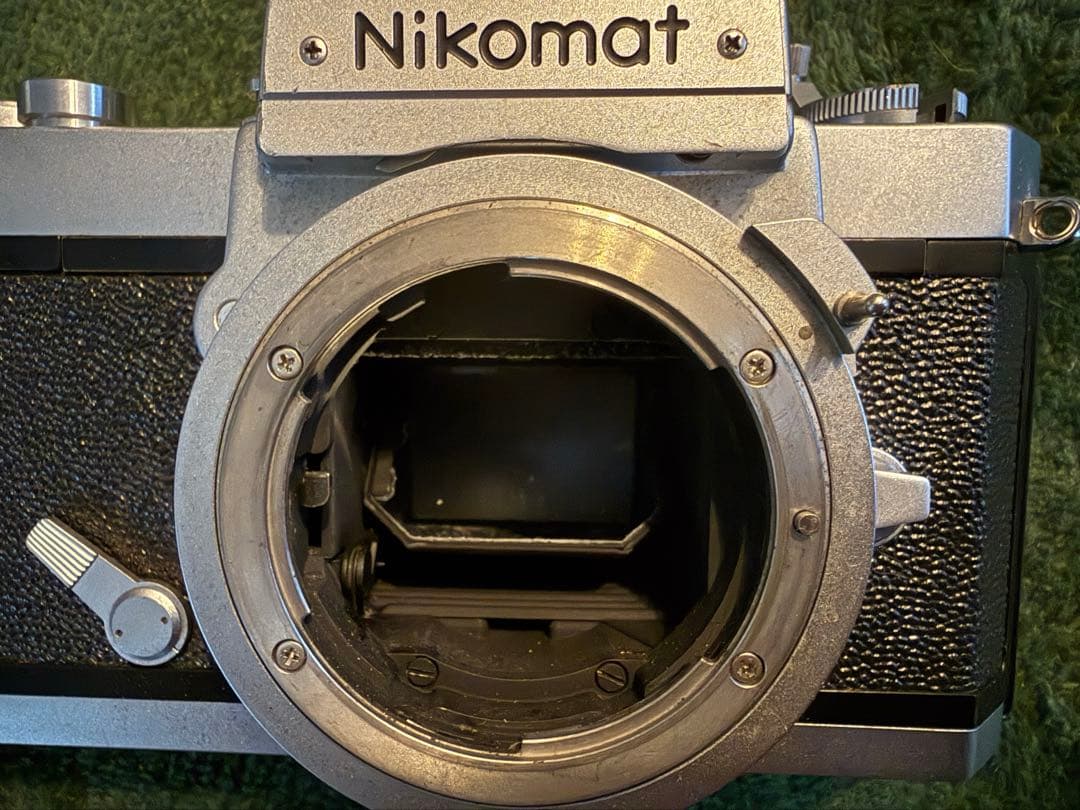 Nikon Slr Camera (Film) Nikkormat Nikkor F/2.8