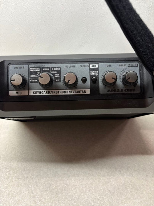 Roland Guitar Amplifiers B0102)Roland Mobile Cube