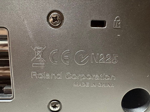 Roland Guitar Amplifiers B0102)Roland Mobile Cube
